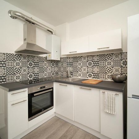 Appartement Tout Equipe Parking Balcon 2 Chambres Marselha Exterior foto
